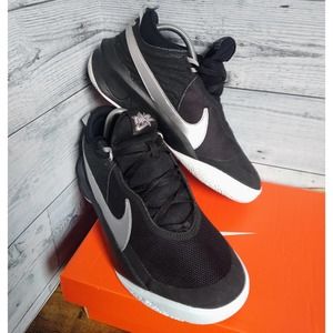 Nike Team Hustle D10 Basketball Shoes Size 6,5Y Black